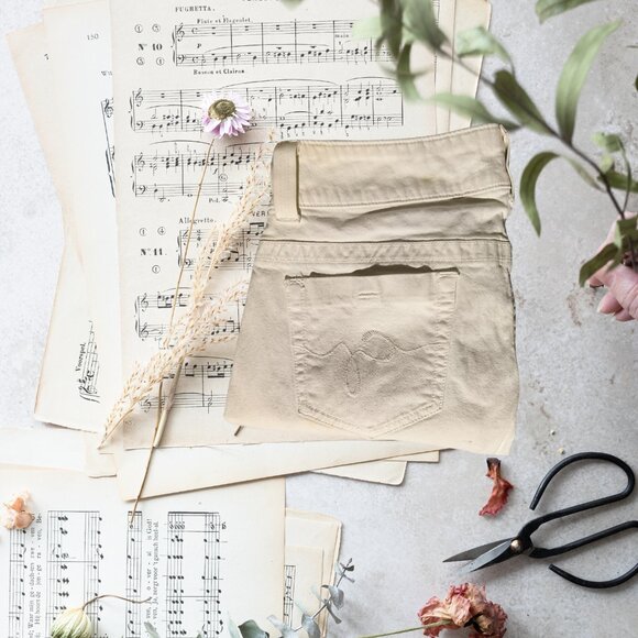 Guess Women's Stylish‎ White Boot Cut Stretch Jeans Size 29/US Size 8 - Picture 6 of 17